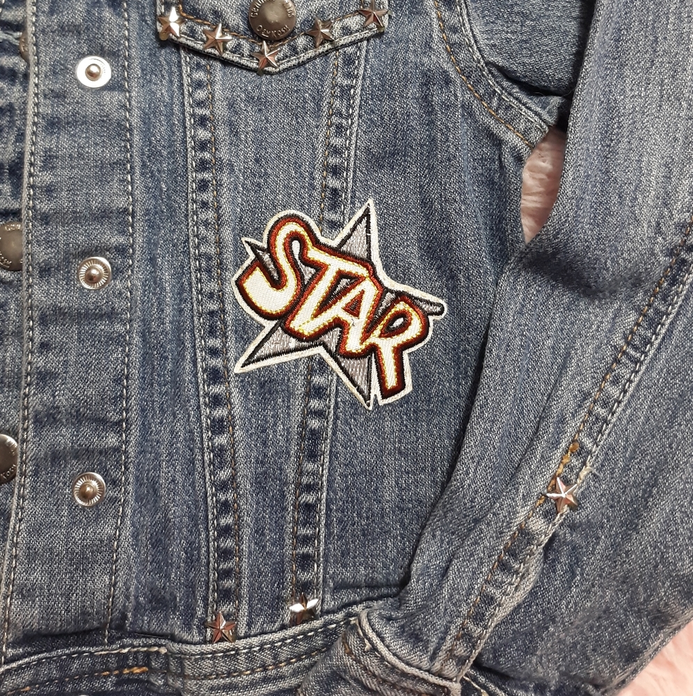 SOLD @MARKET! Upcycled 5T girls patch jacket. SO CUTE MUST SEE! 🌈 & 😃 - Picture 13 of 15